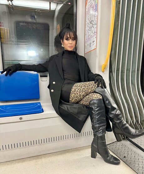 Mel Cross CD erotic model image