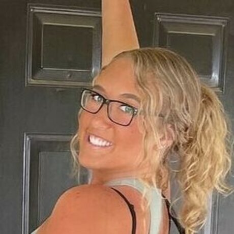 Maggie Kimberlin hd actress img