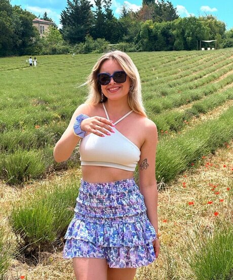 Camille LV perfect model pics