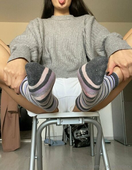 Alise Wonder nude star photo