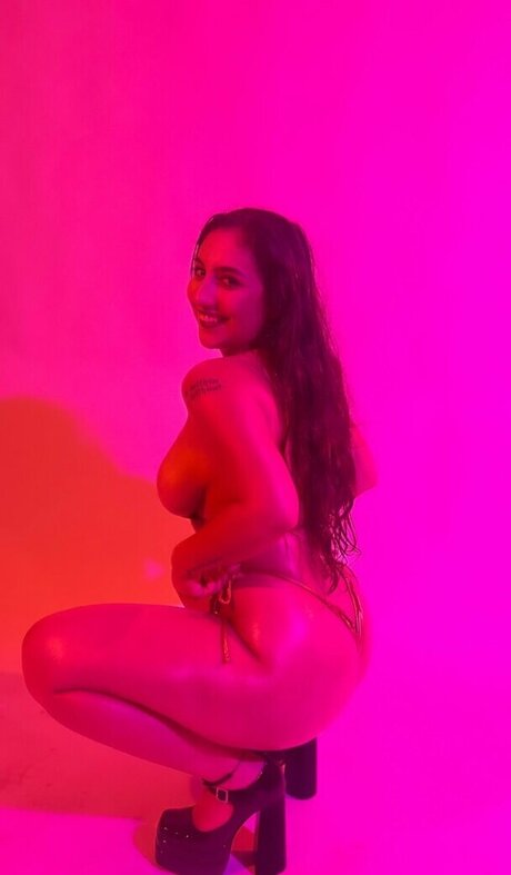 Farah Asteri erotic model pic