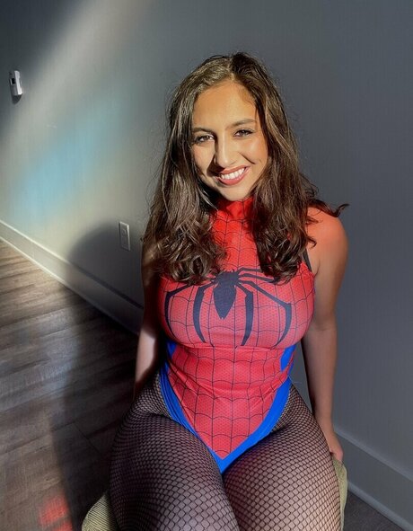 Farah Asteri porn actress images