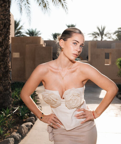 Mrs Bella nude star archive