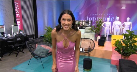 Rebecca Mir erotic model picture