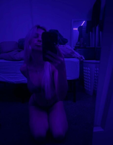 Bella Paulson star sexy pic