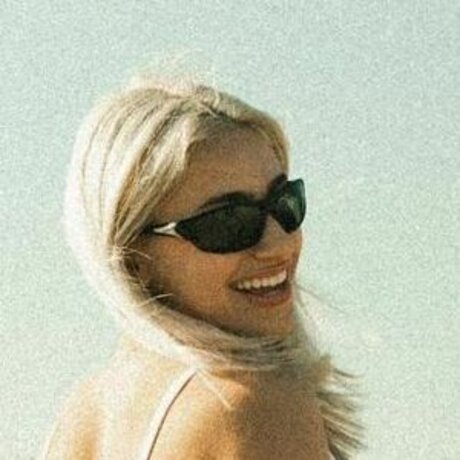 Thelatgirl model sexy photo