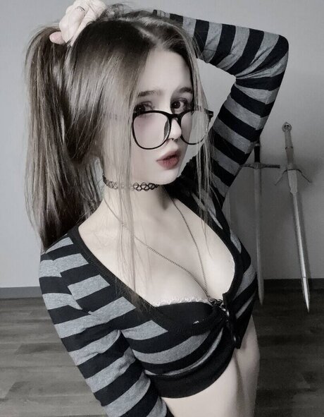 devisuka hot model photos