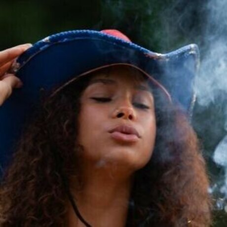 Queenmilian hot model picture