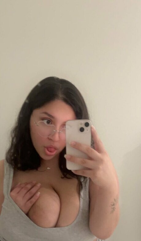 Ilenesvanity nude star pictures