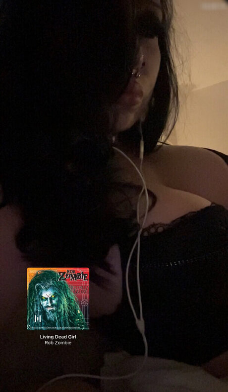 Gothminze star exclusive pic