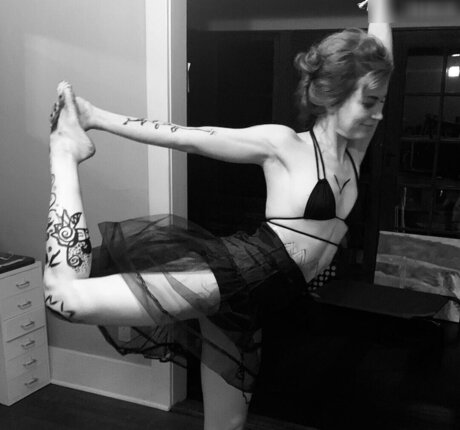 Britt Lower hot actress image