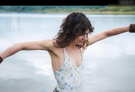 Britt Lower star nude pictures