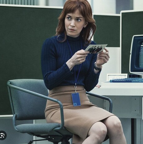 Britt Lower beautiful model img