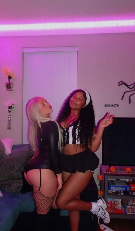 emilysmithh06 naked model archive