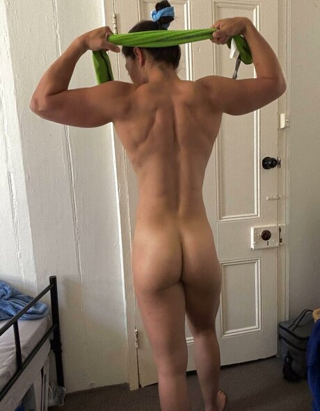 AryFitQueen art actress photos