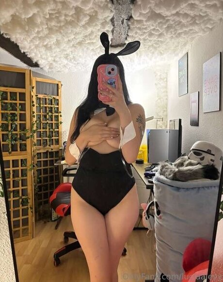 luciaaleyy nude model pic