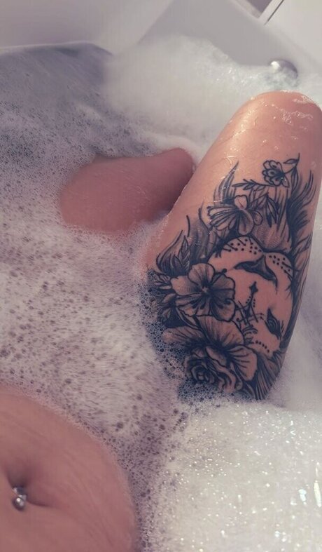 ThisIsEmmi erotic star images