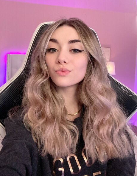 blonde mom onlyfans hot naked photos