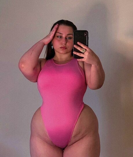 isurfavpisces pretty pornstar photos