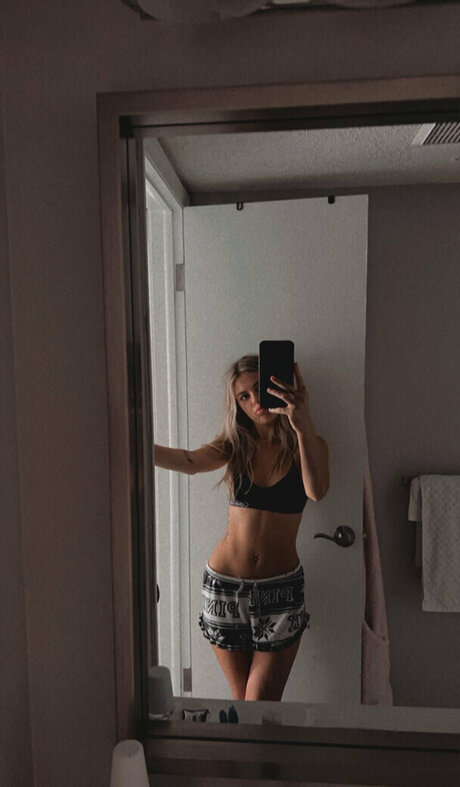 skylarmilosh high quality pornstar pic