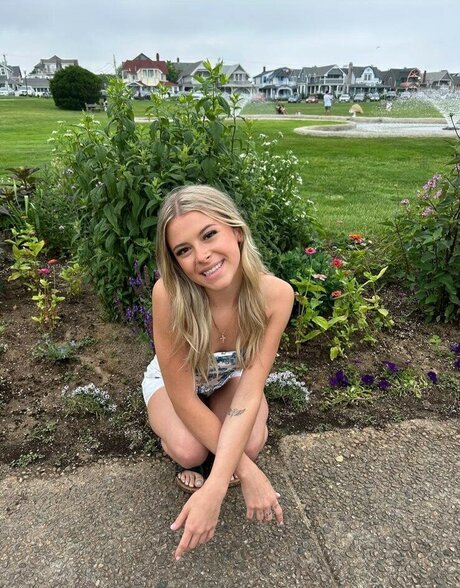 skylarmilosh naked actress galleries