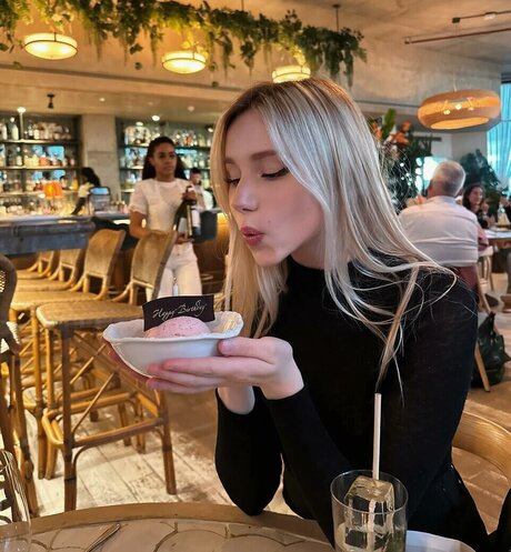 Kitty Mae model hot photos