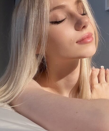 Kitty Mae sexy model archive