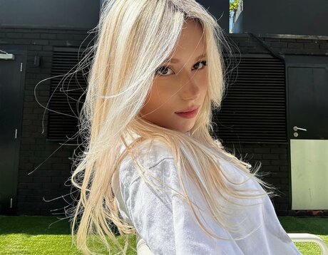 Kitty Mae adult model image