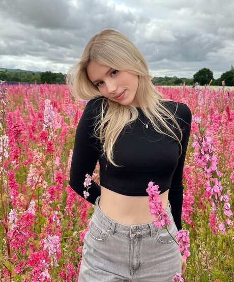 Kitty Mae sexy pornstar photos