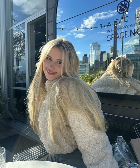 Kitty Mae pretty pornstar pic