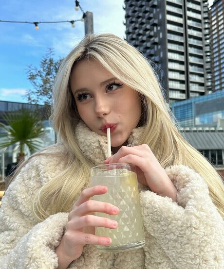 Kitty Mae sexy pornstar archive