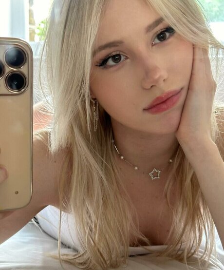 Kitty Mae beautiful model img