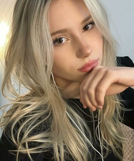 Kitty Mae pornstar hot photos