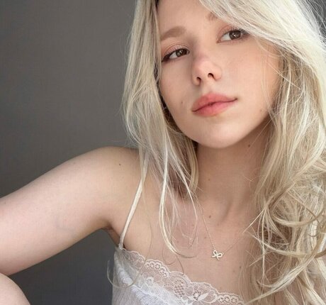 Kitty Mae pretty star pic