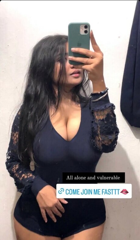 Jiyalicioux pornstar naked image