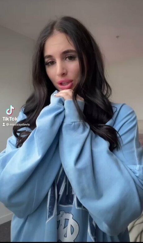 Izzy Davies sexy actress picture