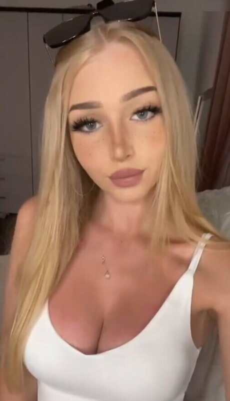 Nadjana nude model img