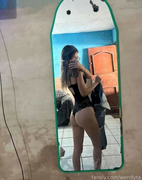 Wendy Valdez model adult photo