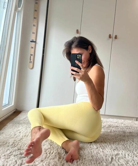 Viennagirlnextdoor exclusive actress pic