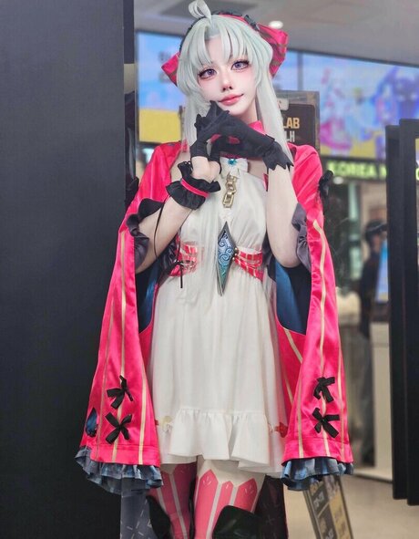 riri thisway art actress photo