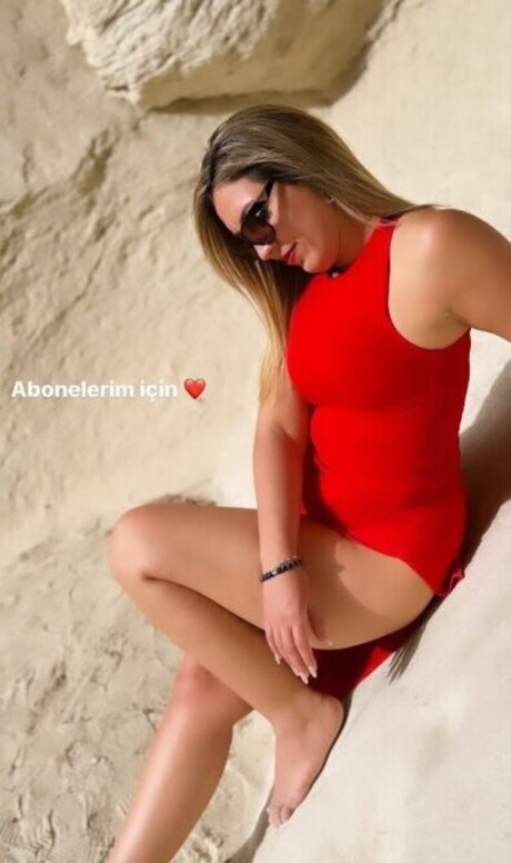 Fidan Atalay model nude pic