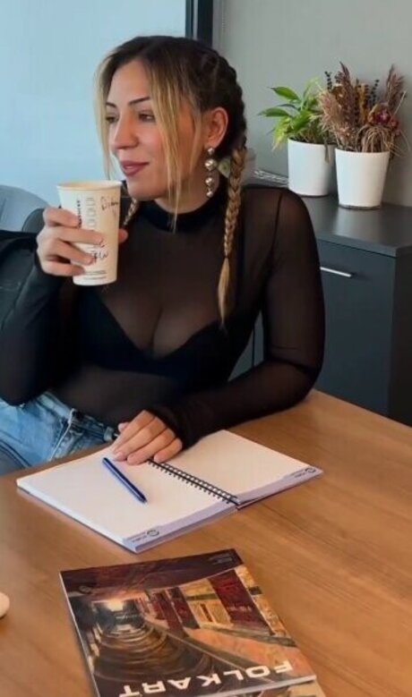 Fidan Atalay sexy model pictures