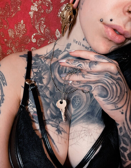 st hell naked star picture