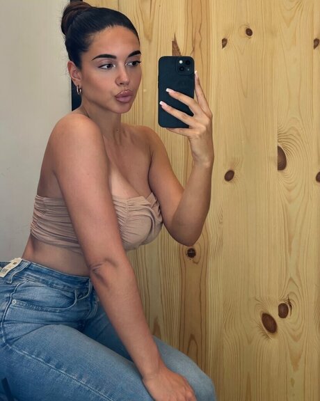 Lya Aylin hot pornstar image