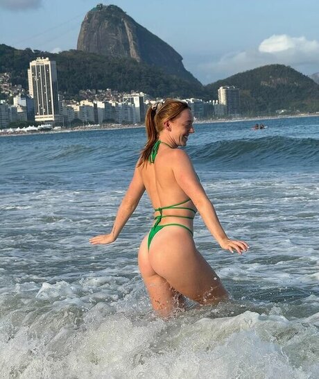 Molly Carlson best model picture