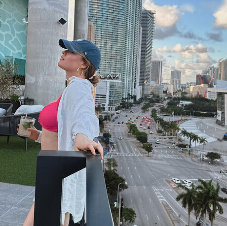 Sonny Loops model hd photos