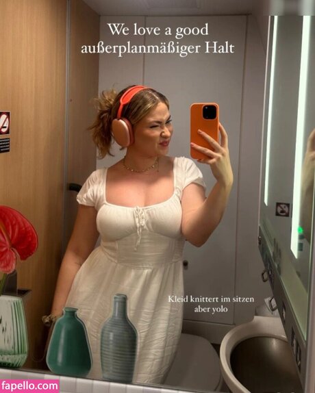 Sonny Loops porn actress archive