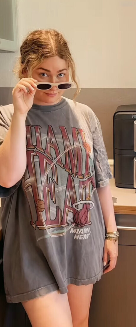 Sonny Loops hd actress images