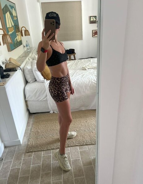 Cheyenne Pahde model nude images