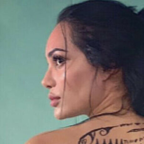 Andrea Valdiri hot pornstar pictures